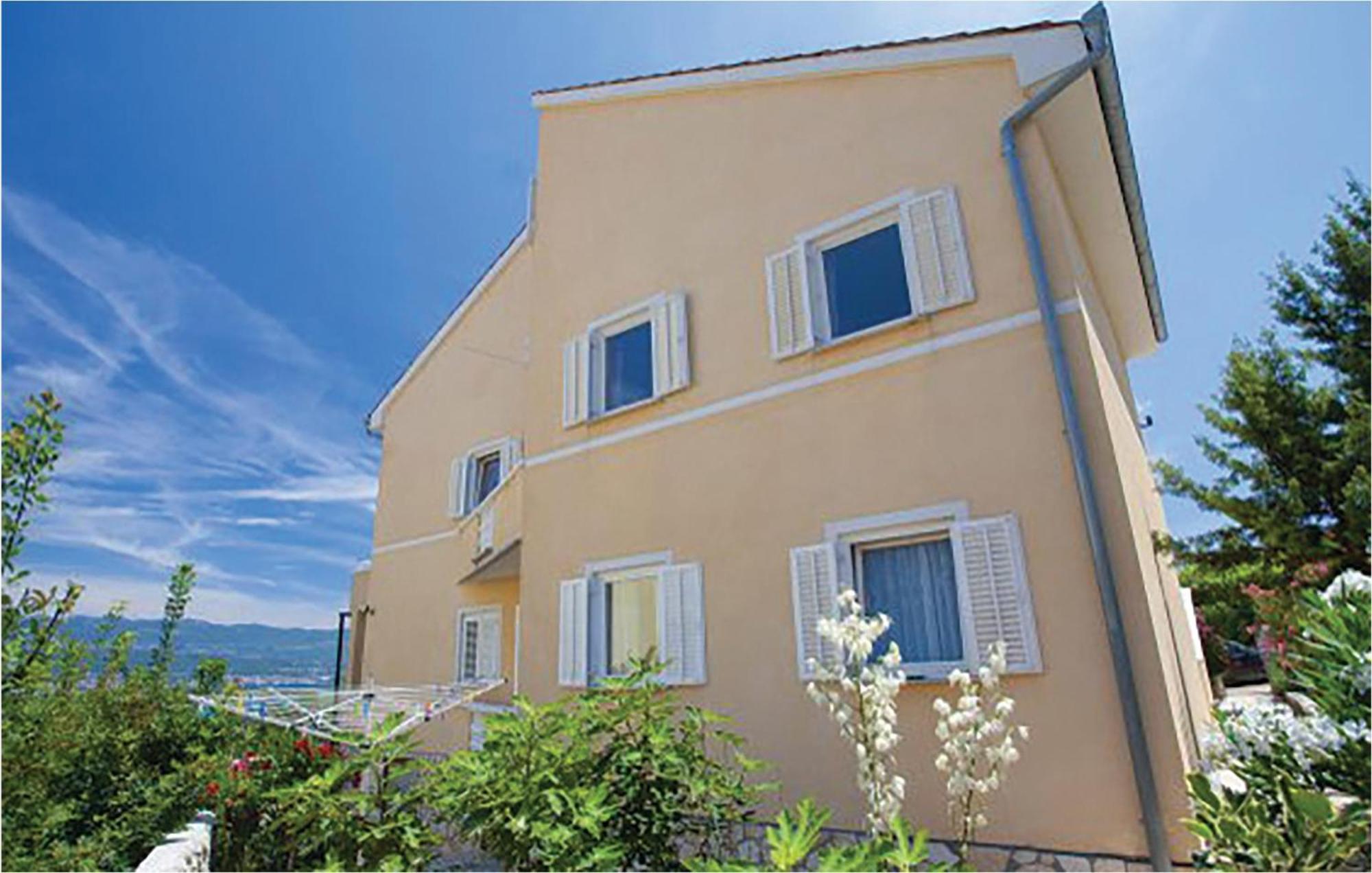 Amazing Apartment In Malinska With Kitchen エクステリア 写真
