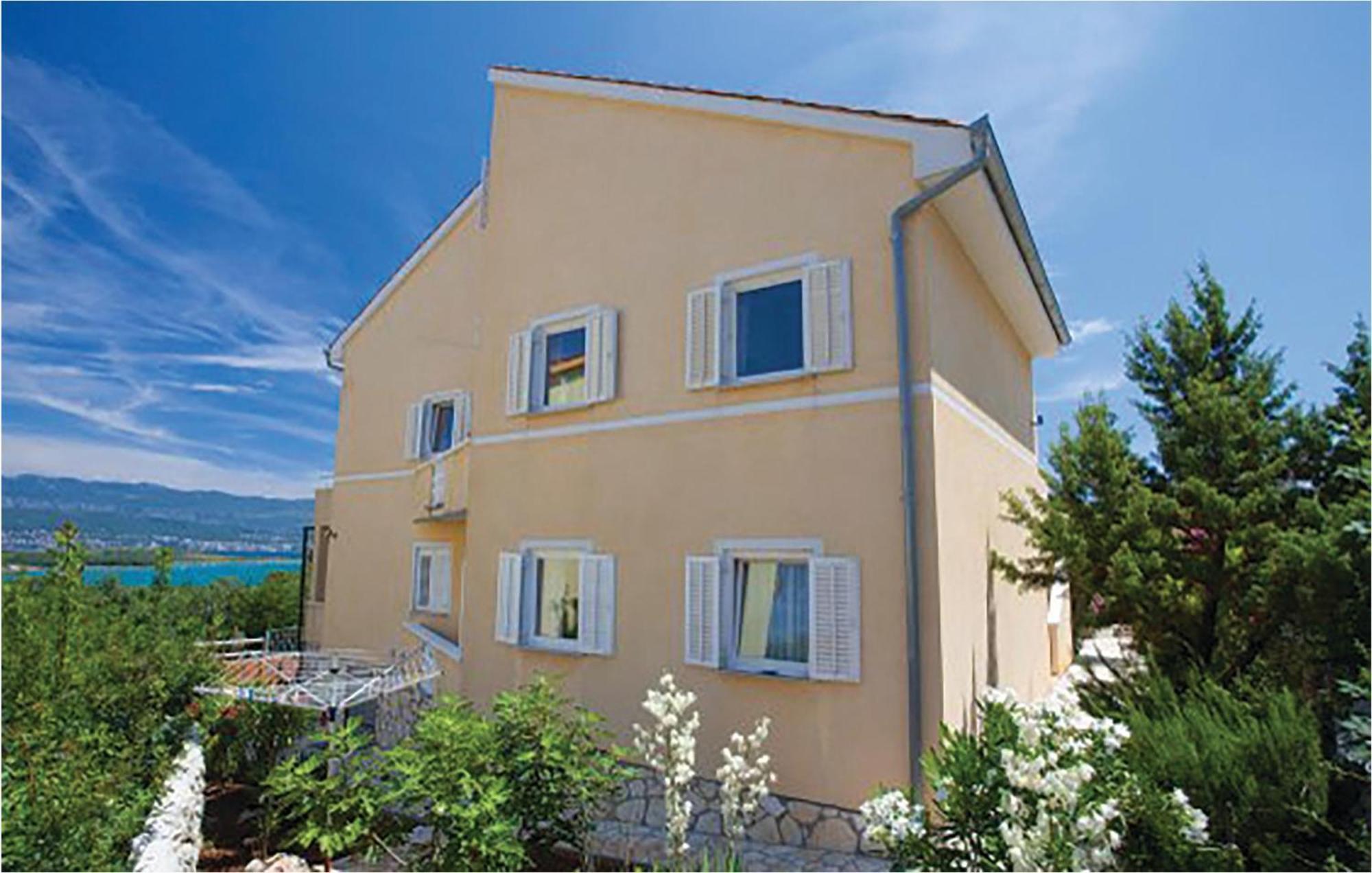 Amazing Apartment In Malinska With Kitchen エクステリア 写真